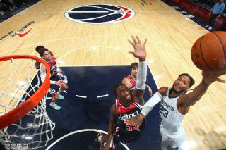 网球场上的 网球场上的