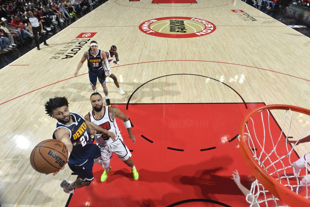 多名球员发 多名球员发